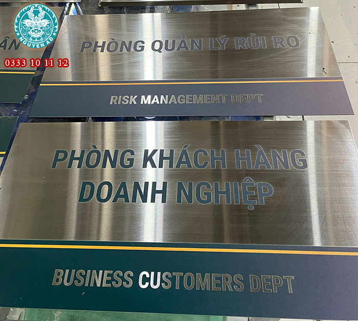 Làm Bảng inox ăn mòn Tên Công Ty Chuyên Nghiệp