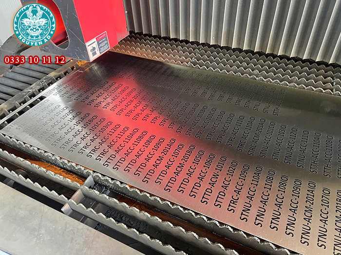 Làm Bảng inox ăn mòn Tên Công Ty Chuyên Nghiệp