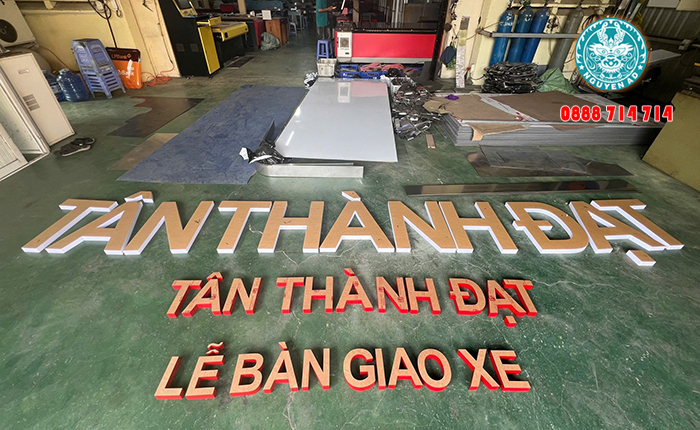 Gia công chữ nổi mica 