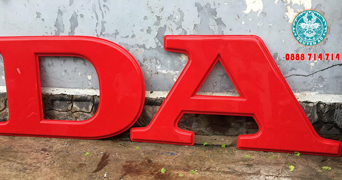 Bảng hiệu mica hút nổi cho chuỗi cửa hàng