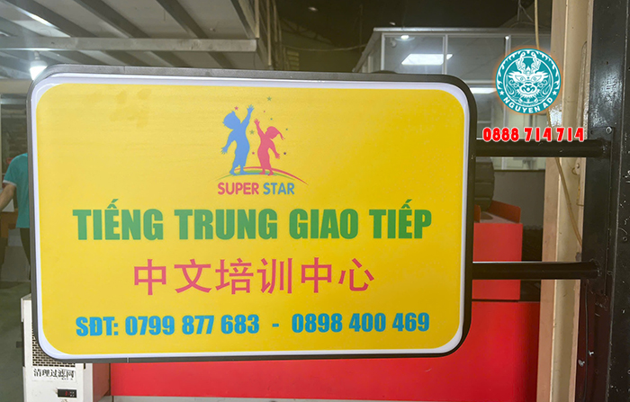 mẫu hộp đèn mica hút nổi đẹp cho trường học