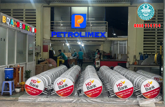 Hộp đèn mica ép nổi âm đèn led đẹp