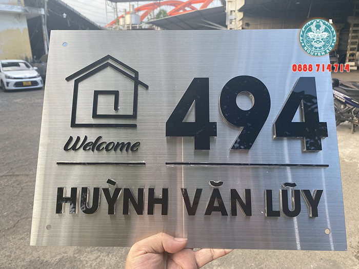 gia công bảng biển inox ăn mòn đẹp bằng inox xước