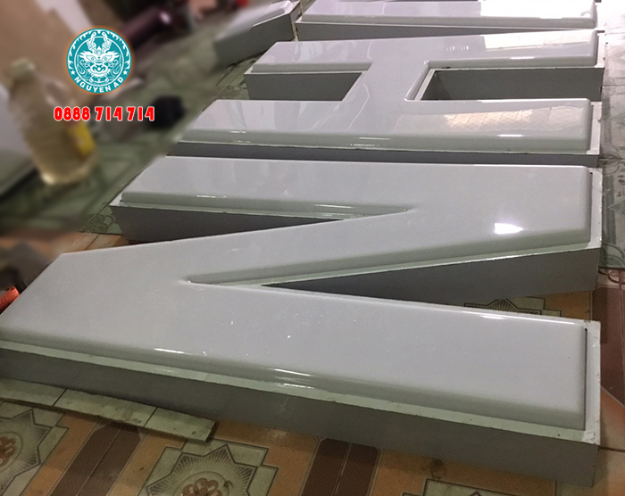 gia công chữ mica hút nổi đẹp