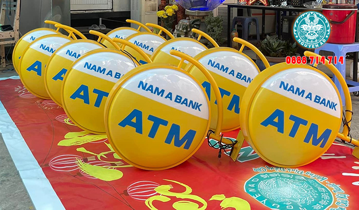 gia công hộp đèn mica hút nổi ngân hàng đẹp