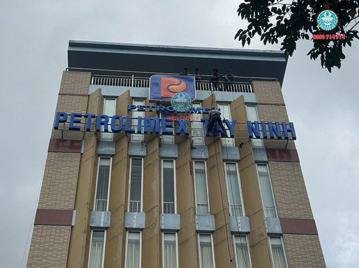 thi công bảng hiệu quảng cáo đẹp