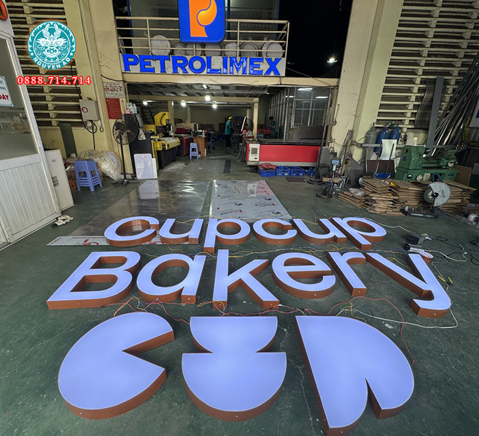 Mẫu chữ nổi inox lồng mặt mica quảng cáo đẹp âm đèn led
