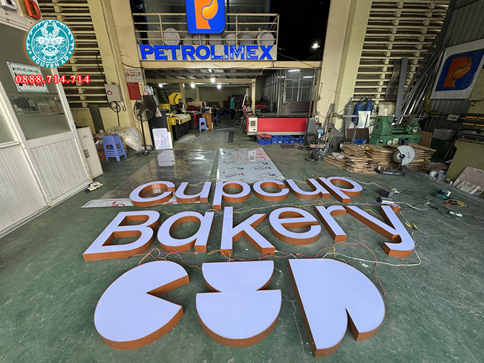 Mẫu chữ nổi inox lồng mặt mica quảng cáo đẹp âm đèn led