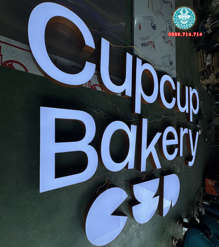 Mẫu chữ nổi inox lồng mặt mica quảng cáo đẹp âm đèn led