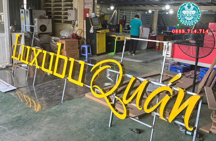 Bảng hiệu chữ mica hút nổi âm đèn LED cho bảng hiệu nhà hàng