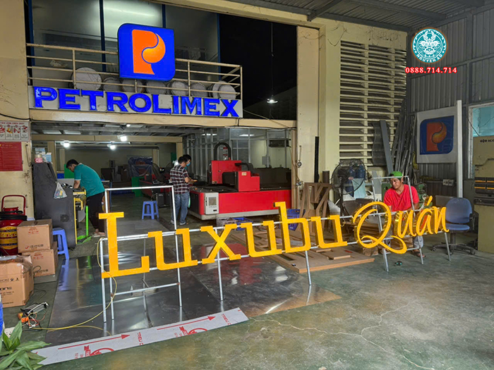 Bảng hiệu chữ mica hút nổi âm đèn LED cho bảng hiệu nhà hàng