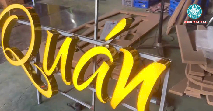 Bảng hiệu chữ mica hút nổi âm đèn LED cho bảng hiệu nhà hàng