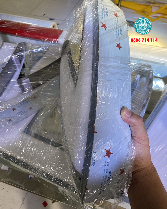 chữ inox lồng mặt mica hút nổi được ưa chuộng tại Bình Dương