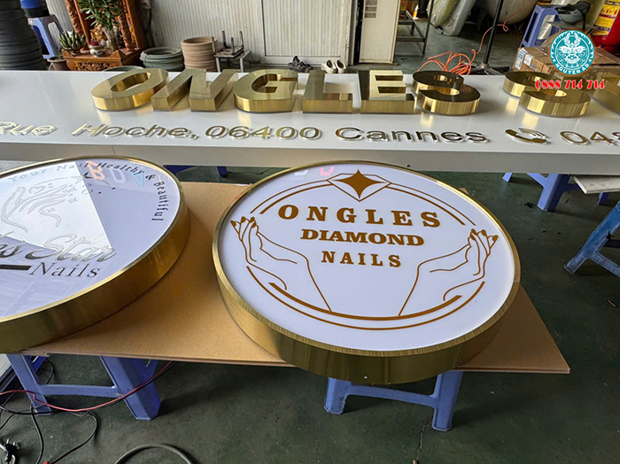 Chữ Inox Vàng – Xu Hướng Biển Hiệu Cao Cấp Thống Trị 2026