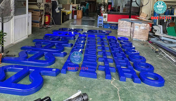 chữ mica hút nổi khổ lớn
