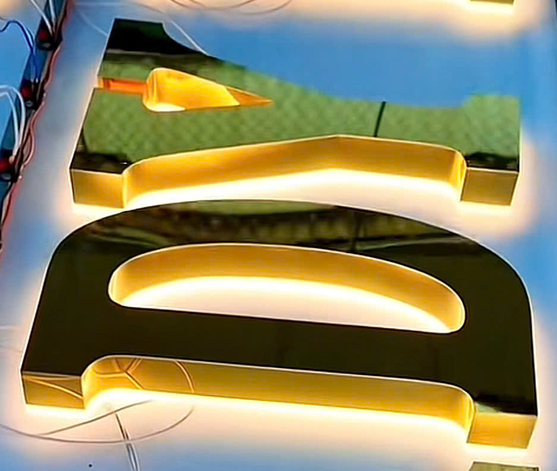 Chữ Inox Vàng Gương – Giải Pháp Bảng Hiệu Sang Trọng Cho Doanh Nghiệp