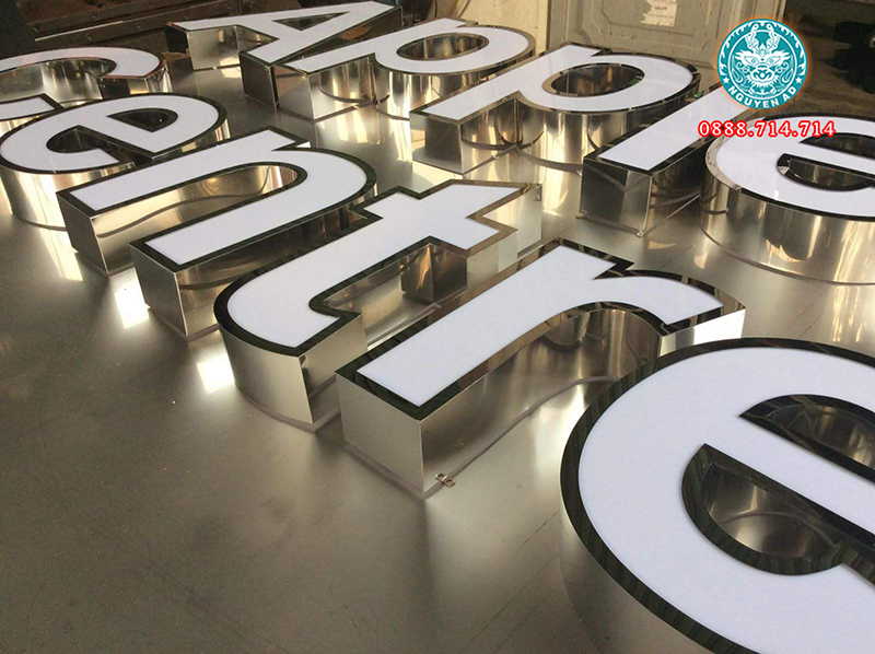 Chữ nổi mica phát sáng