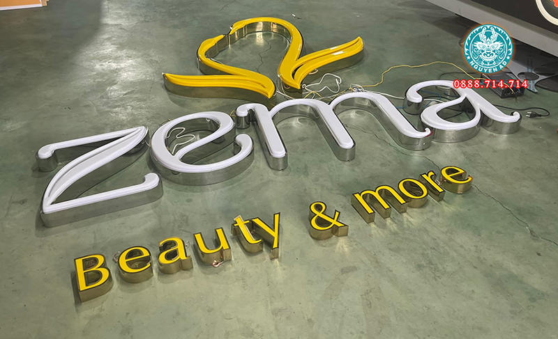 Chữ nổi mica phát sáng – ánh sáng LED đều, viền sắc nét, hoàn thiện ngay tại xưởng.