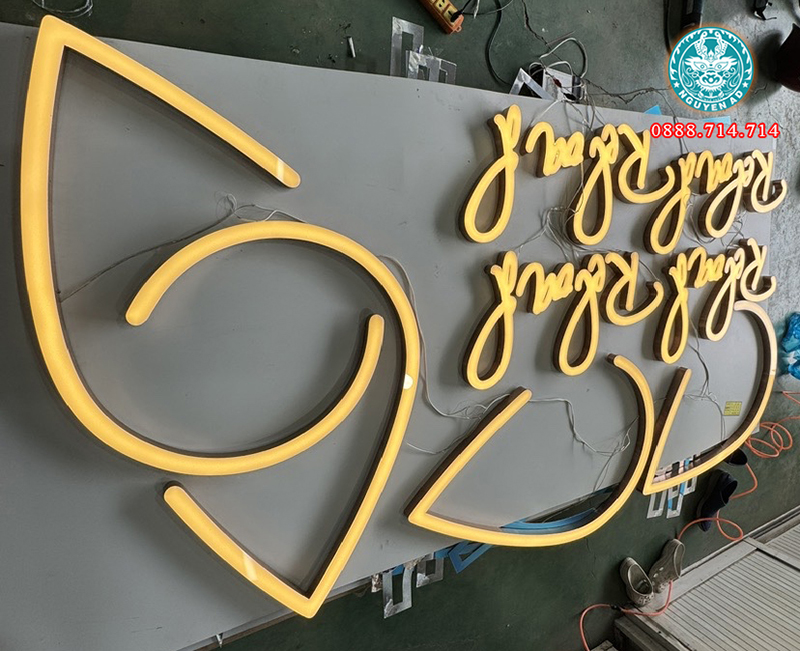 Chữ Inox Vàng Gương – Giải Pháp Bảng Hiệu Sang Trọng Cho Doanh Nghiệp