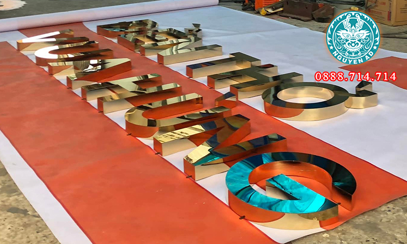 bảng hiệu chữ inox, xưởng gia công chữ inox,chữ inox vàng gương