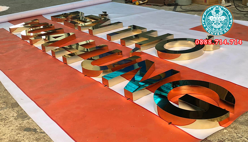 bảng hiệu chữ inox, xưởng gia công chữ inox,chữ inox vàng gương